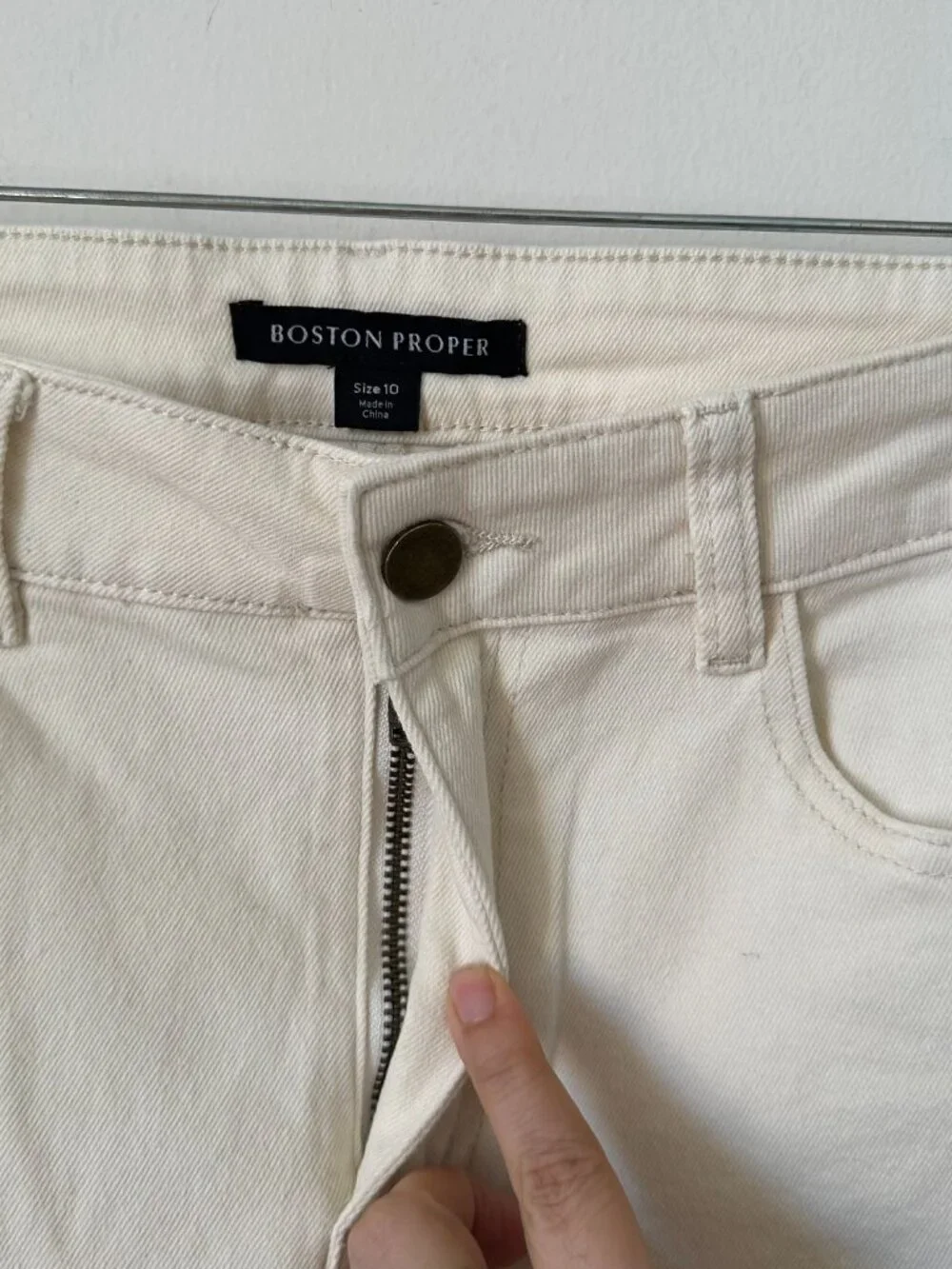 NWOT Boston Proper Cream Cropped Jeans Beaded Hem Zip Ankle Size 10 - Picture 4 of 6